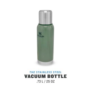 Stanley Adventure Stainless Steel Vacuum Bottle 739 ml / 25OZ Hammertone Green – Edelstahl-Thermoskanne | BPA-frei |Hält heiß oder kalt | Deckel fungiert als Trinkbecher